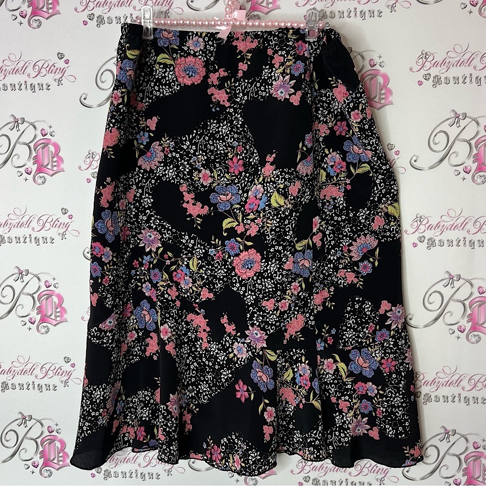 Skirt ruffle hem bottom flowers bright pink purple blue white Floral Black Skirt